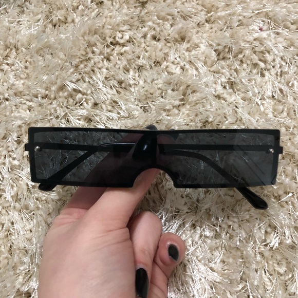 BLACK CLOUT SUNGLASSES ! - Picture 3 of 6